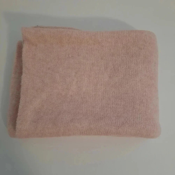 Cynthia Rowley Infinity Scarf Neckwarmer Light Pink Knit - Picture 1 of 6